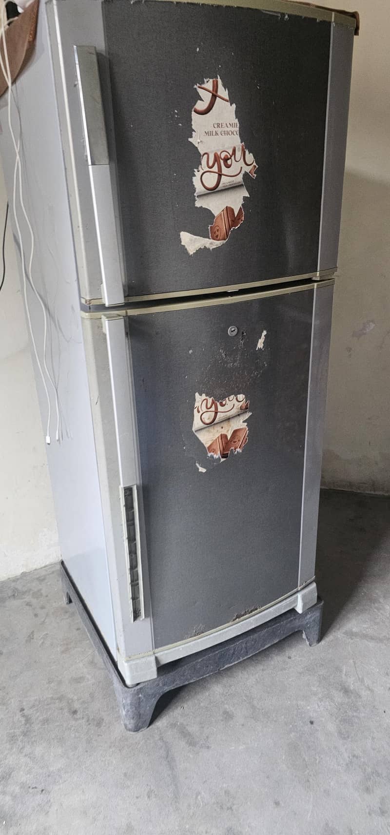 medium size fridge 0