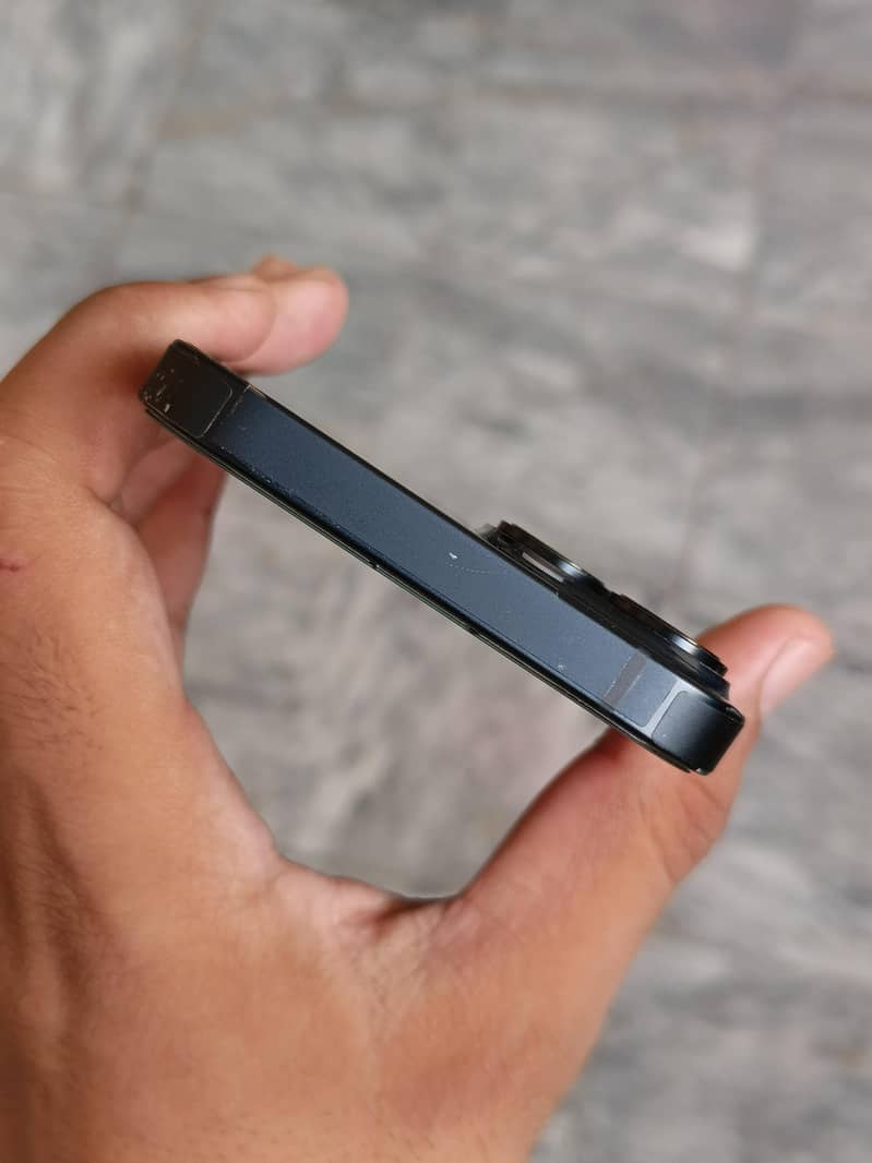 Apple iPhone 14 3