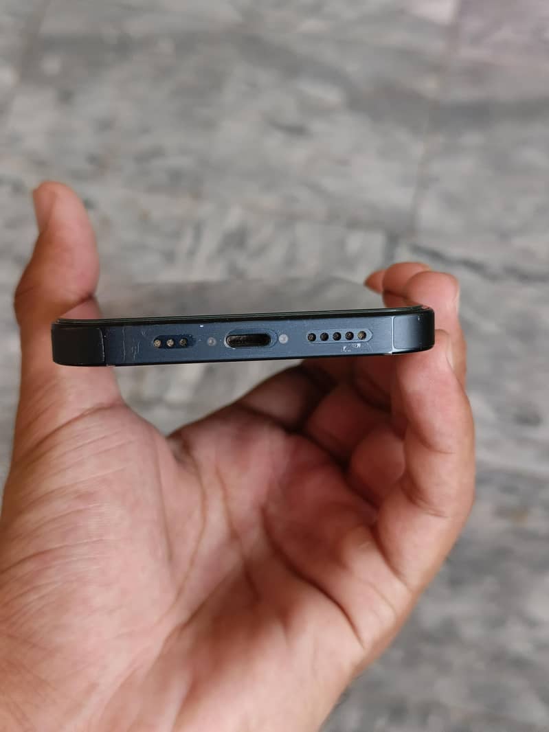 Apple iPhone 14 4