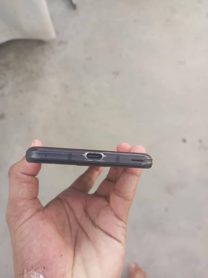 Sharp Aquos R5G 3