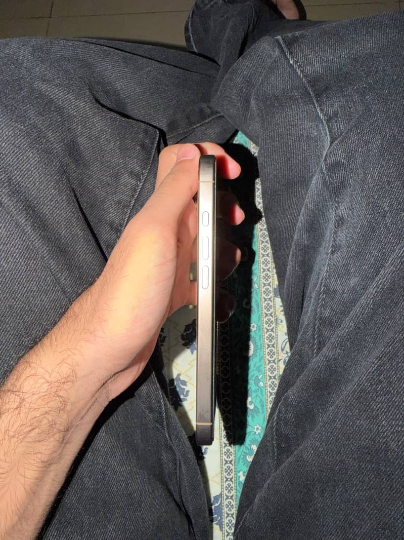 Apple iPhone 16 Pro 3