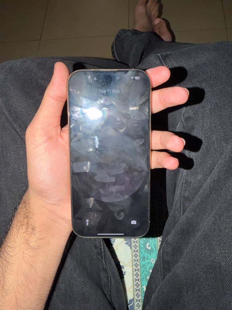 Apple iPhone 16 Pro 4