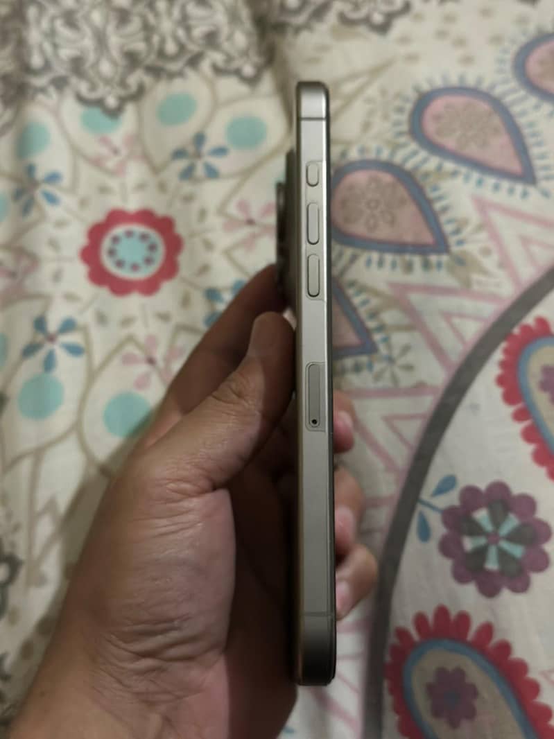 Apple iPhone 15 Pro Max 2