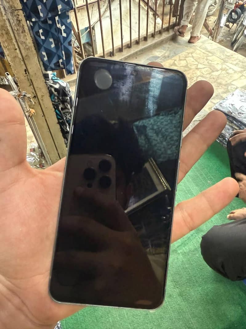 Google Pixel 8 3