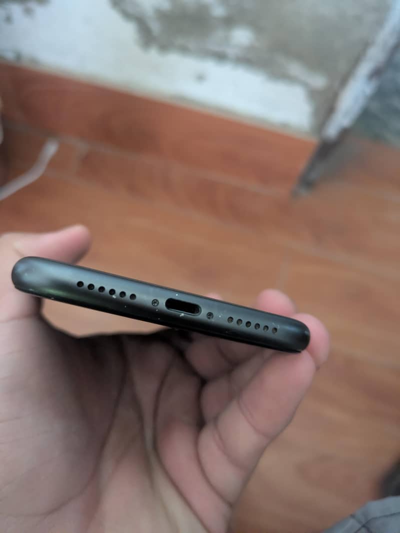 Apple iPhone 11 3
