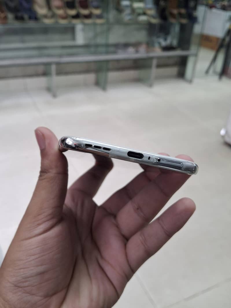 Tecno spark 40 pro plus 4