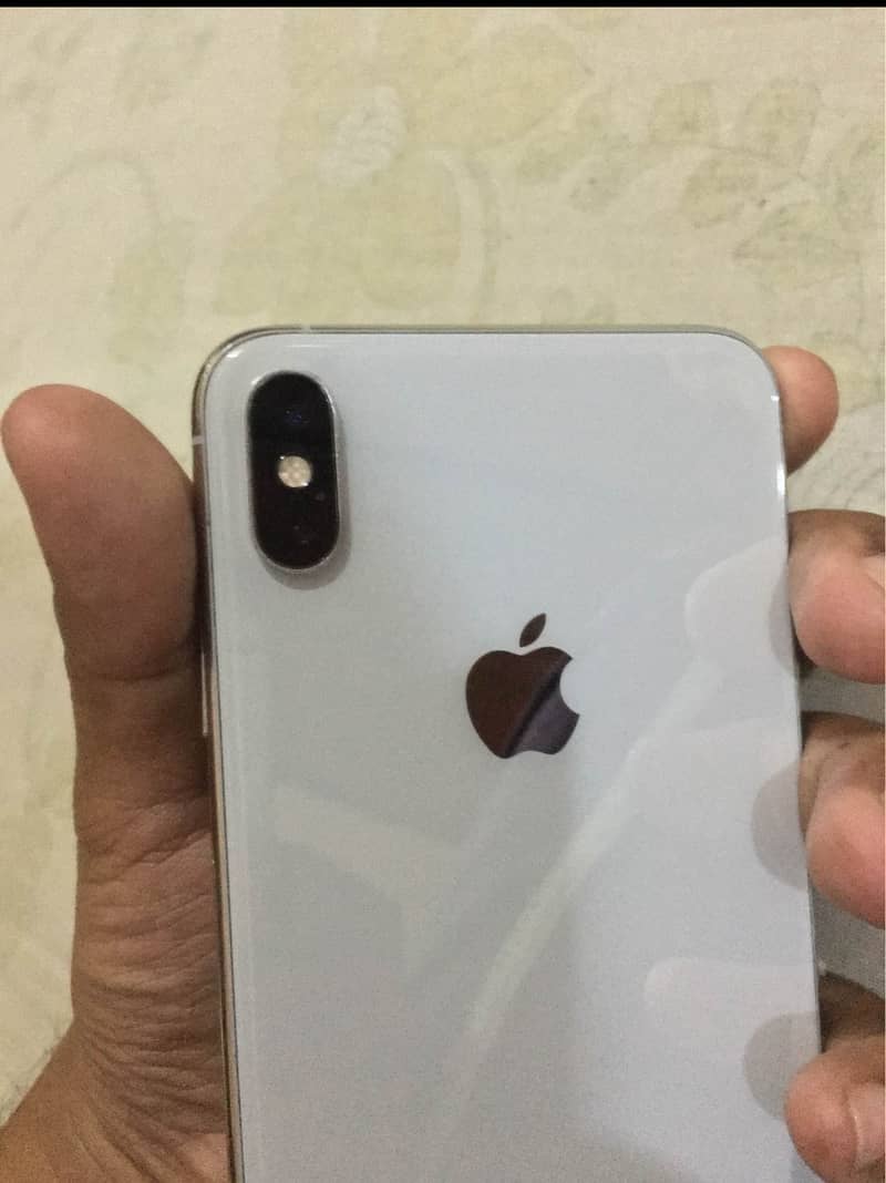 Apple iPhone XS Max 4