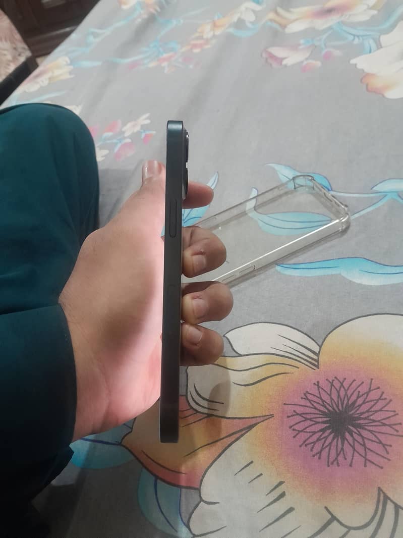 Apple iPhone 13 7