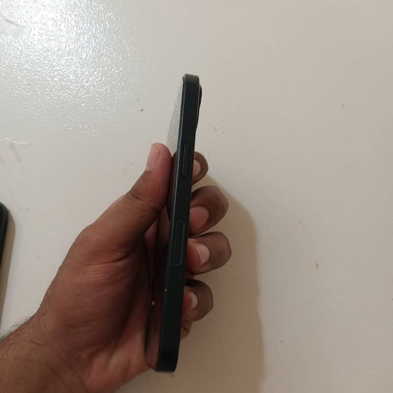 Apple iPhone 13 4