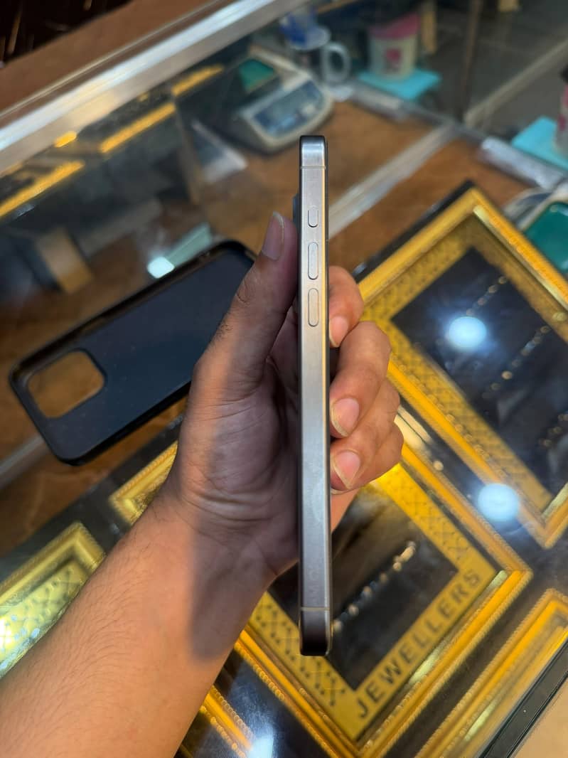 iphone 15 pro max 1