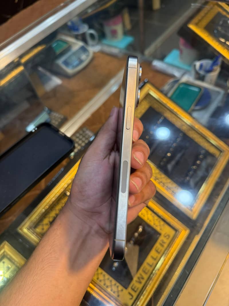 iphone 15 pro max 3