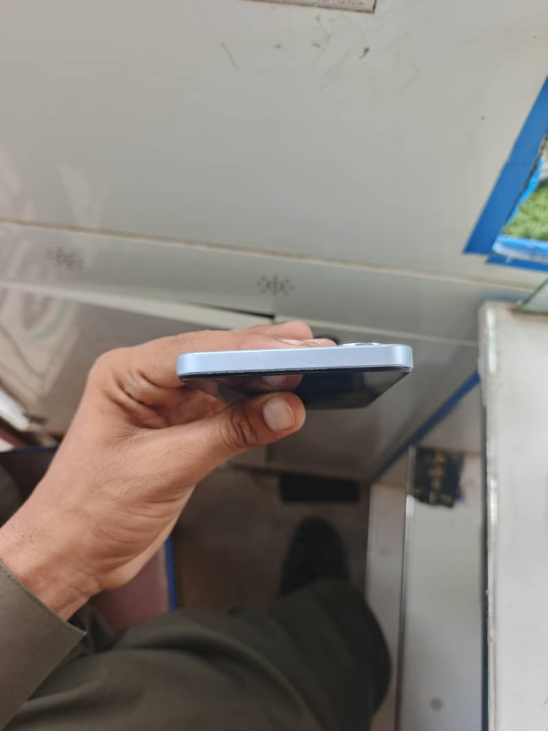 Realme Note 60 4