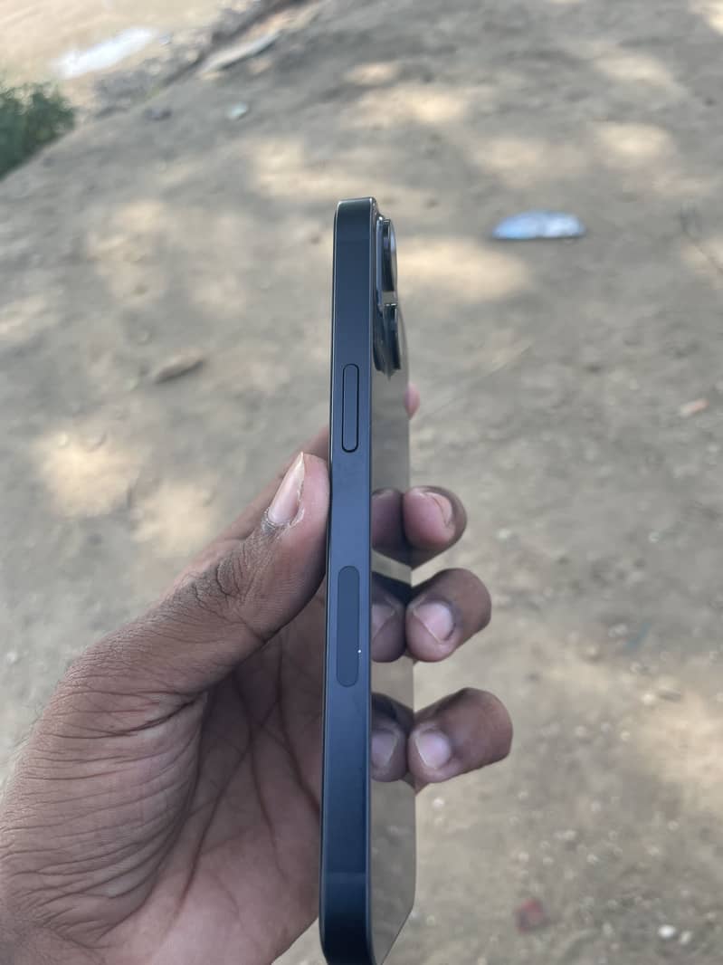 Apple iPhone 13 4