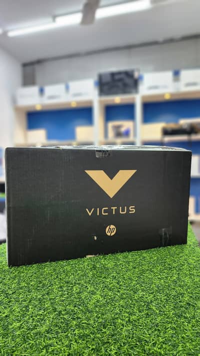 Ho Victus 15  Core 7 240H 16/512. Rtx 5050 8gb