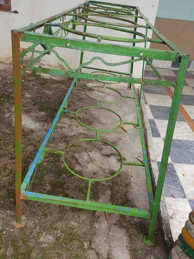 gharr stand iron good condition