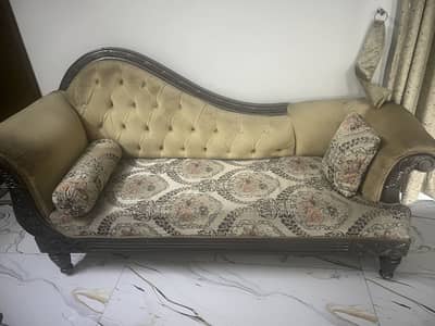 Dewan sofa