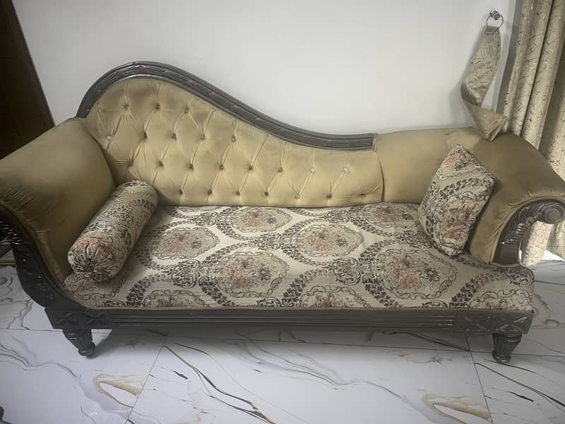 Dewan sofa 0