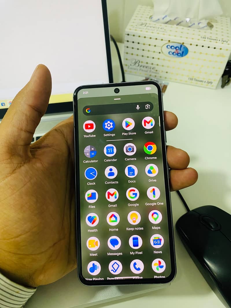 Google Pixel 8 4
