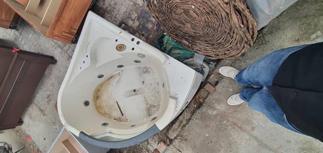 Cornor Bath Tub Imported