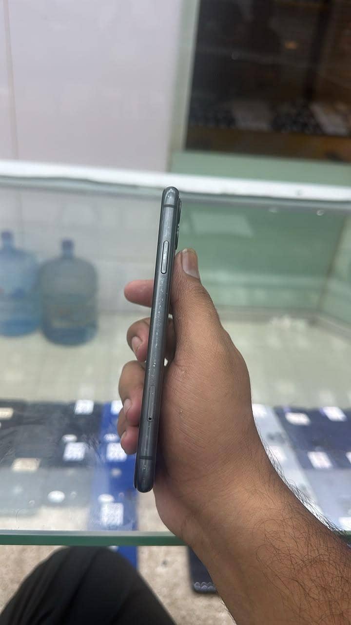 Apple iPhone 11 3