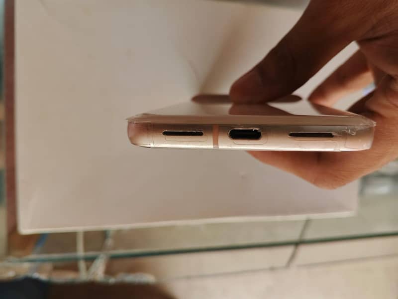 Google Pixel 8 4