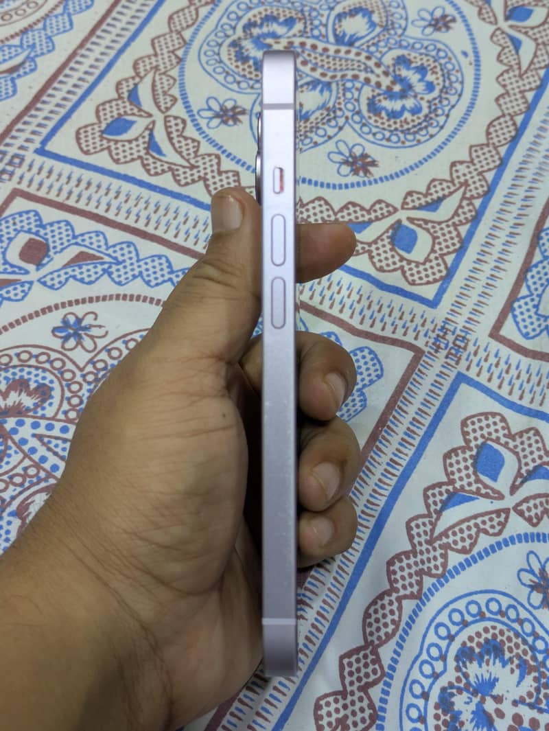 Apple iPhone 14 4
