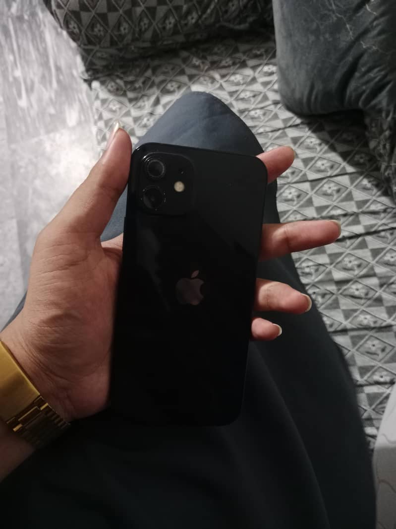 Apple iPhone 12 4