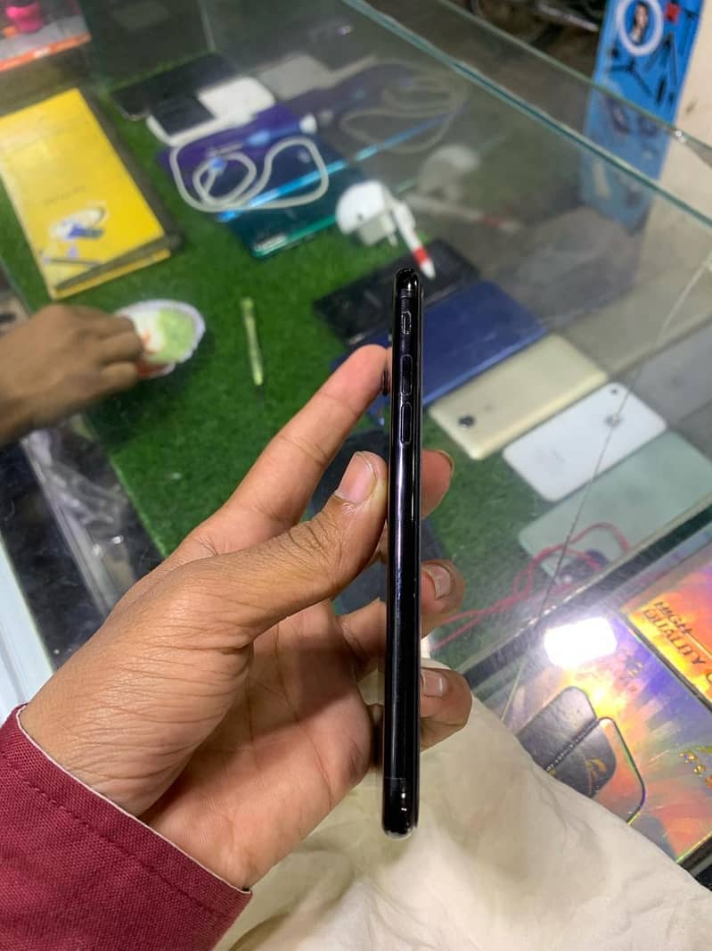 Apple iPhone 7 2