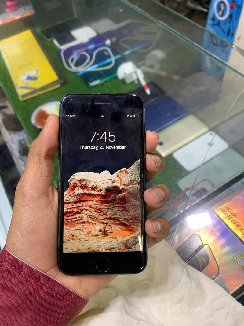 Apple iPhone 7 3