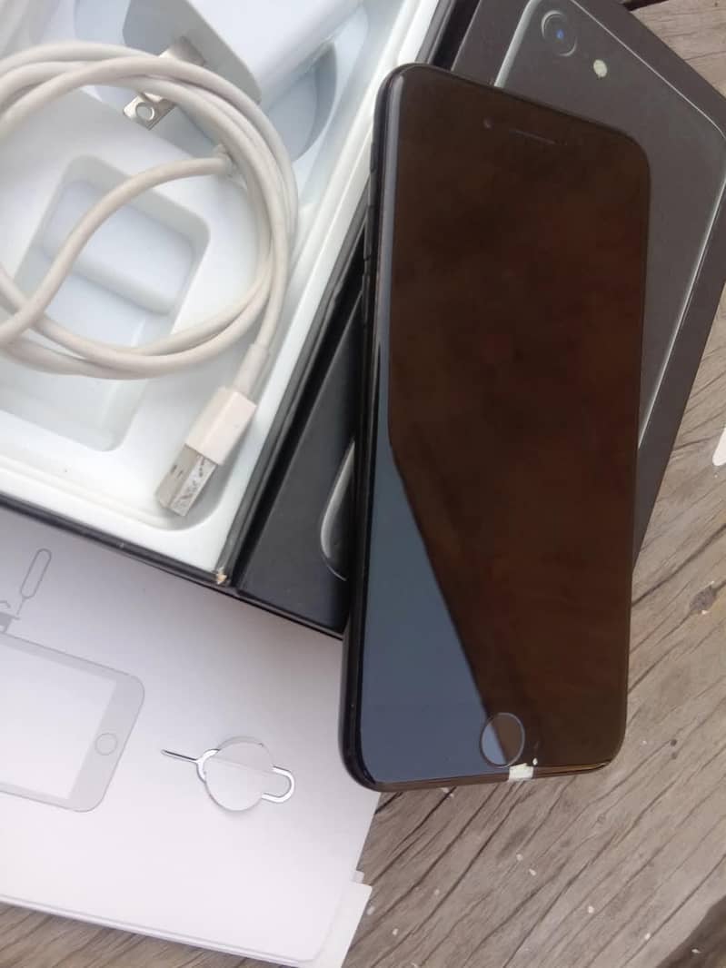 Apple iPhone 7 1