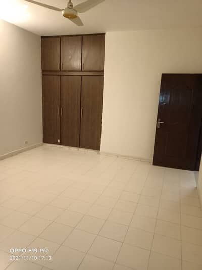 10 MARLA 3 BEDROOMS SD HOUSE AVAILABLE FOR RENT