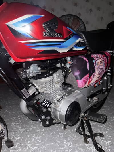 Honda 125 10/10 har cheez ok hai bahtreen sound hai ak rupy ka kam nai