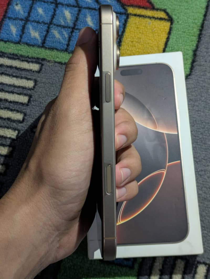Apple iPhone 16 Pro Max 1