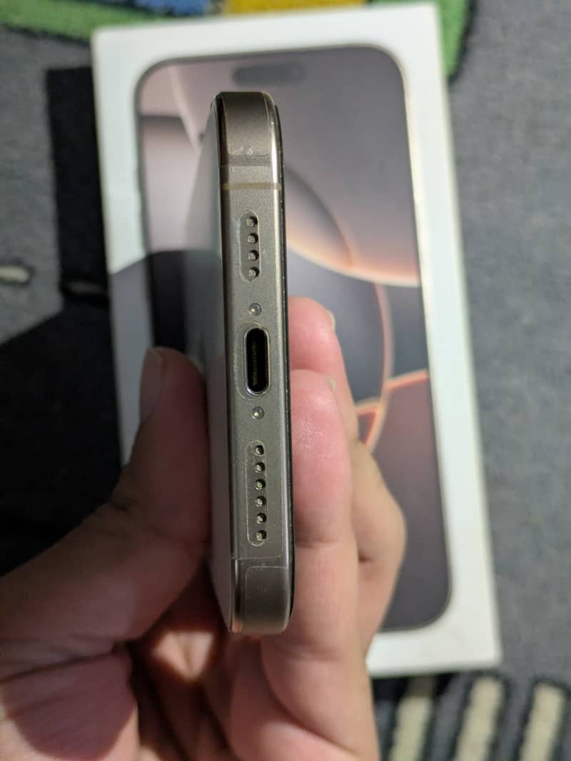 Apple iPhone 16 Pro Max 2