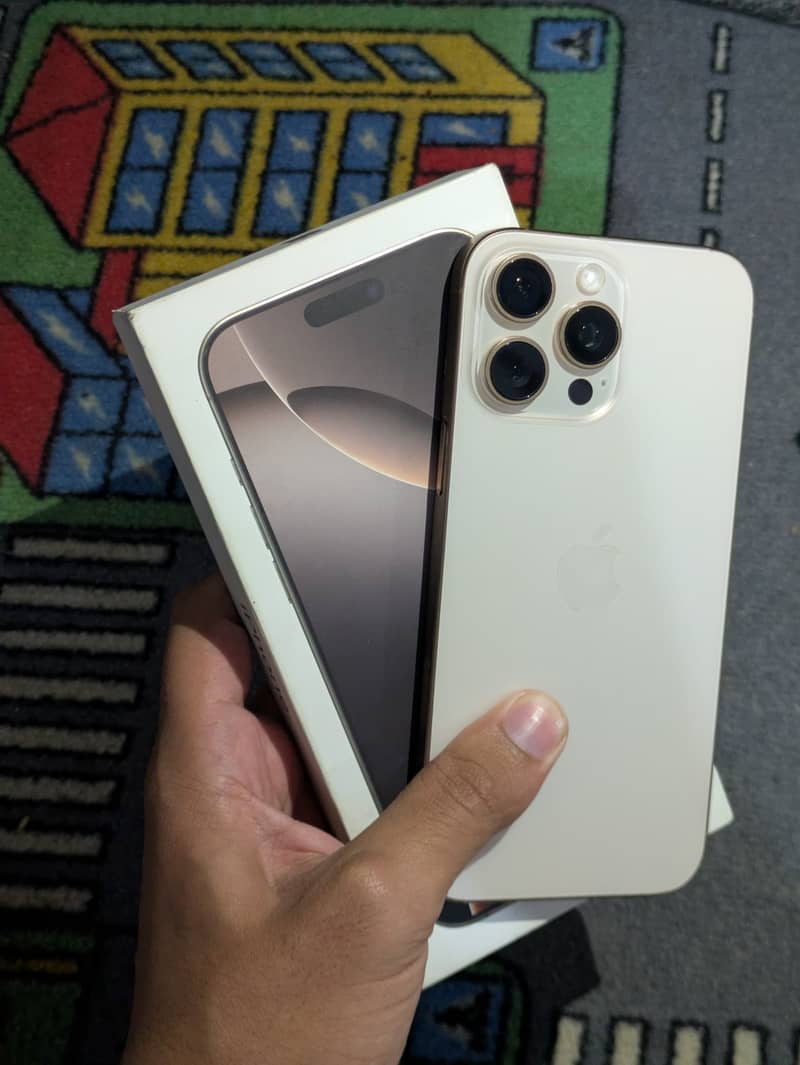 Apple iPhone 16 Pro Max 4