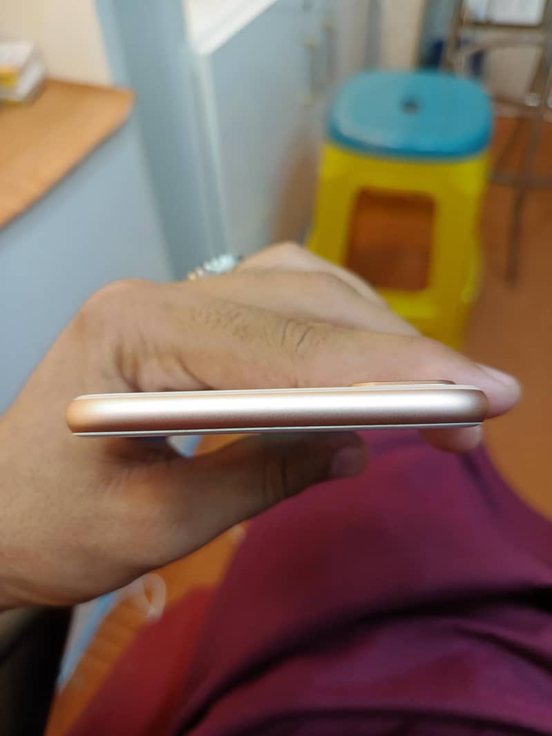 Apple iPhone 8 Plus 4