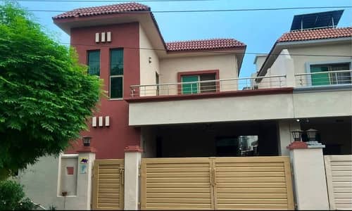 10 MARLA 3 BEDROOMS SD HOUSE AVAILABLE FOR RENT