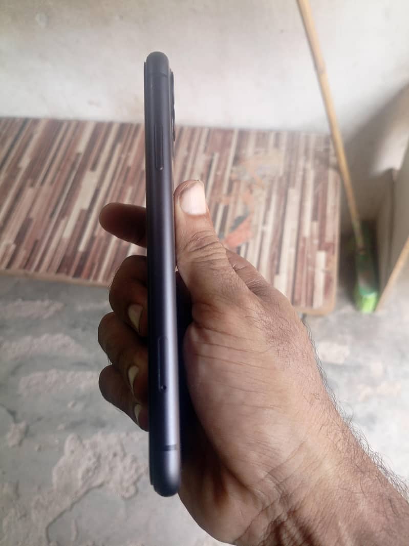 Apple iPhone 11 3