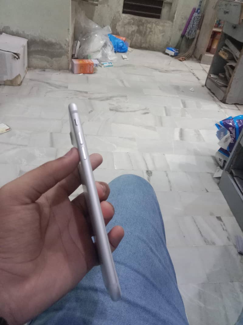 Apple iPhone 7 Plus 3
