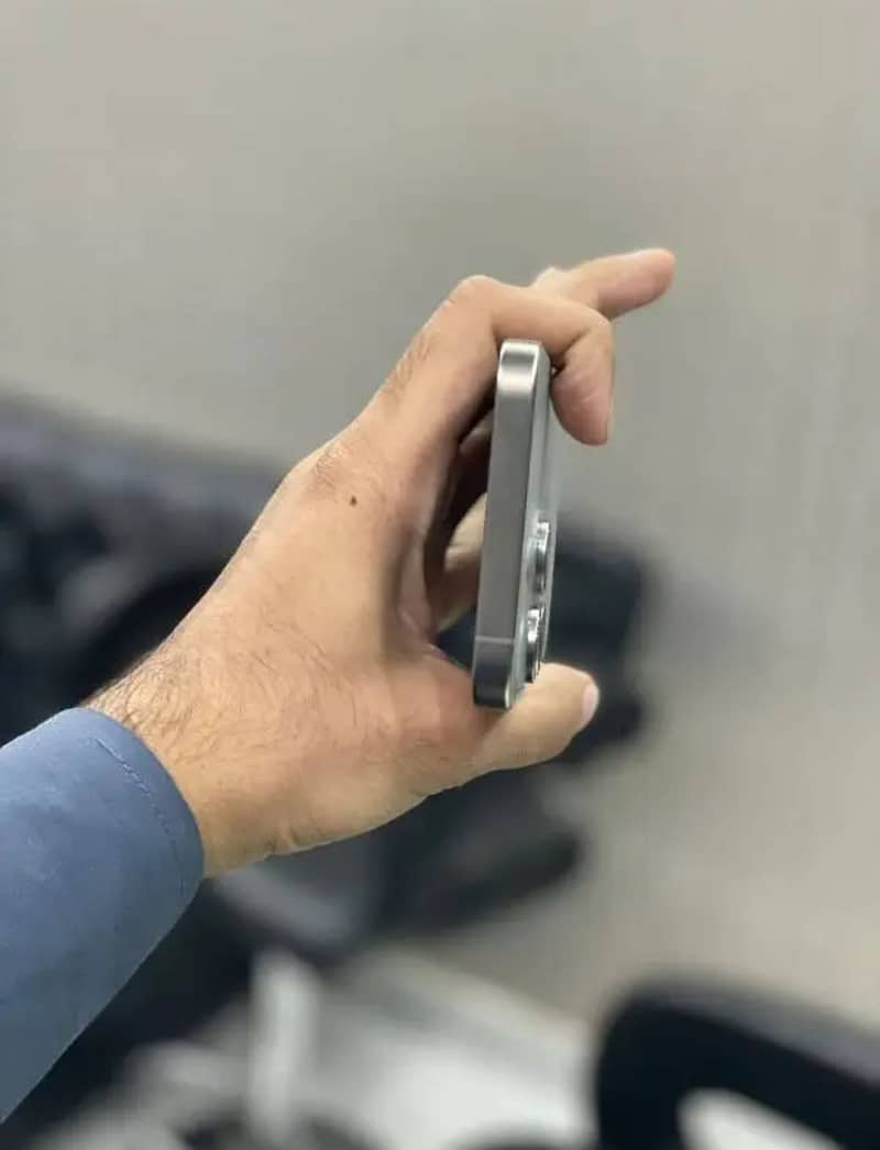 Apple iPhone 15 Pro Max 1