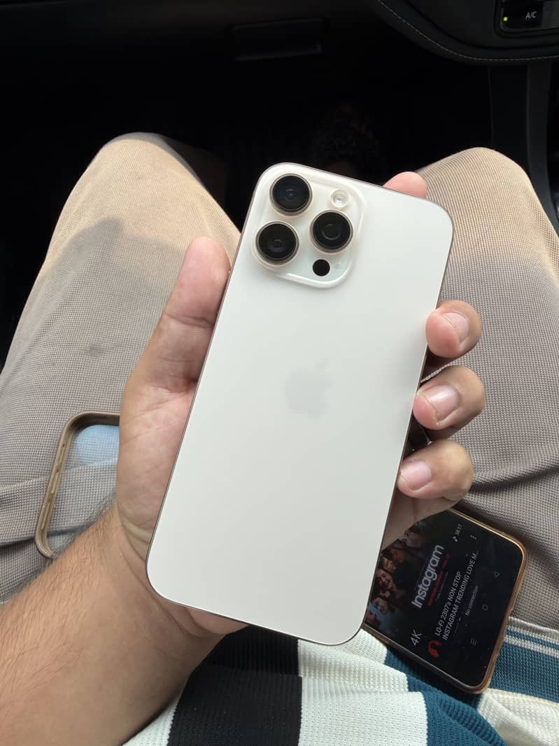 Apple iPhone 16 Pro Max 1
