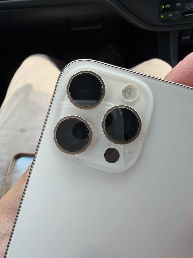 Apple iPhone 16 Pro Max 2