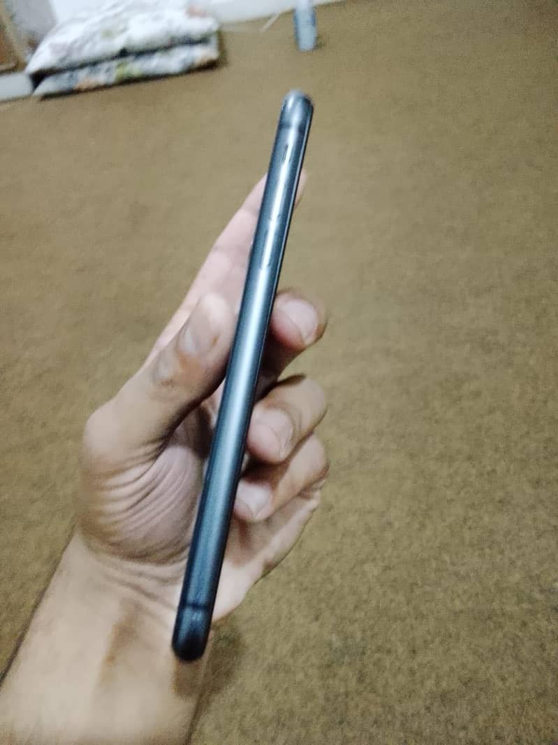 Apple iPhone 11 3