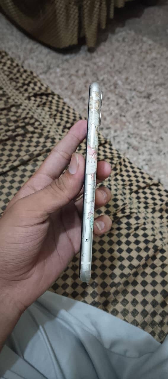 Apple iPhone 11 5