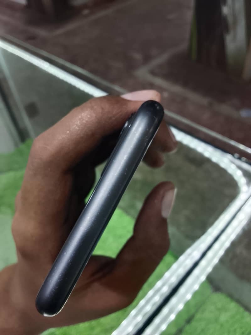 Apple iPhone 11 5