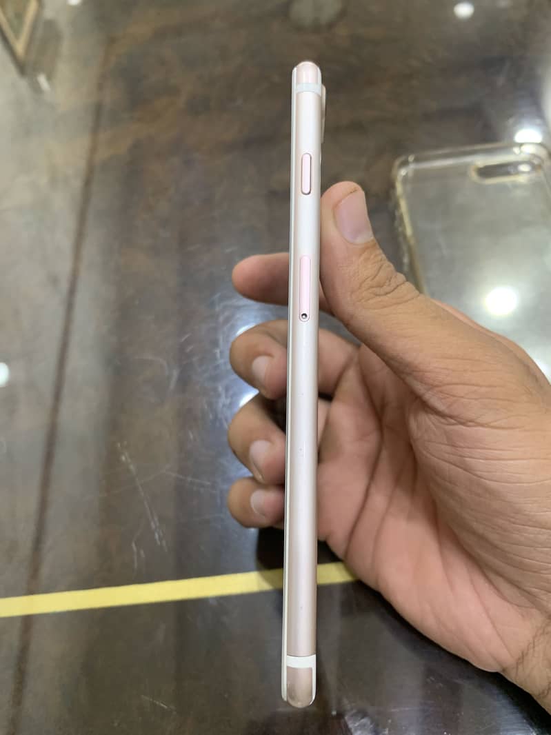 Apple iPhone 7 Plus 1