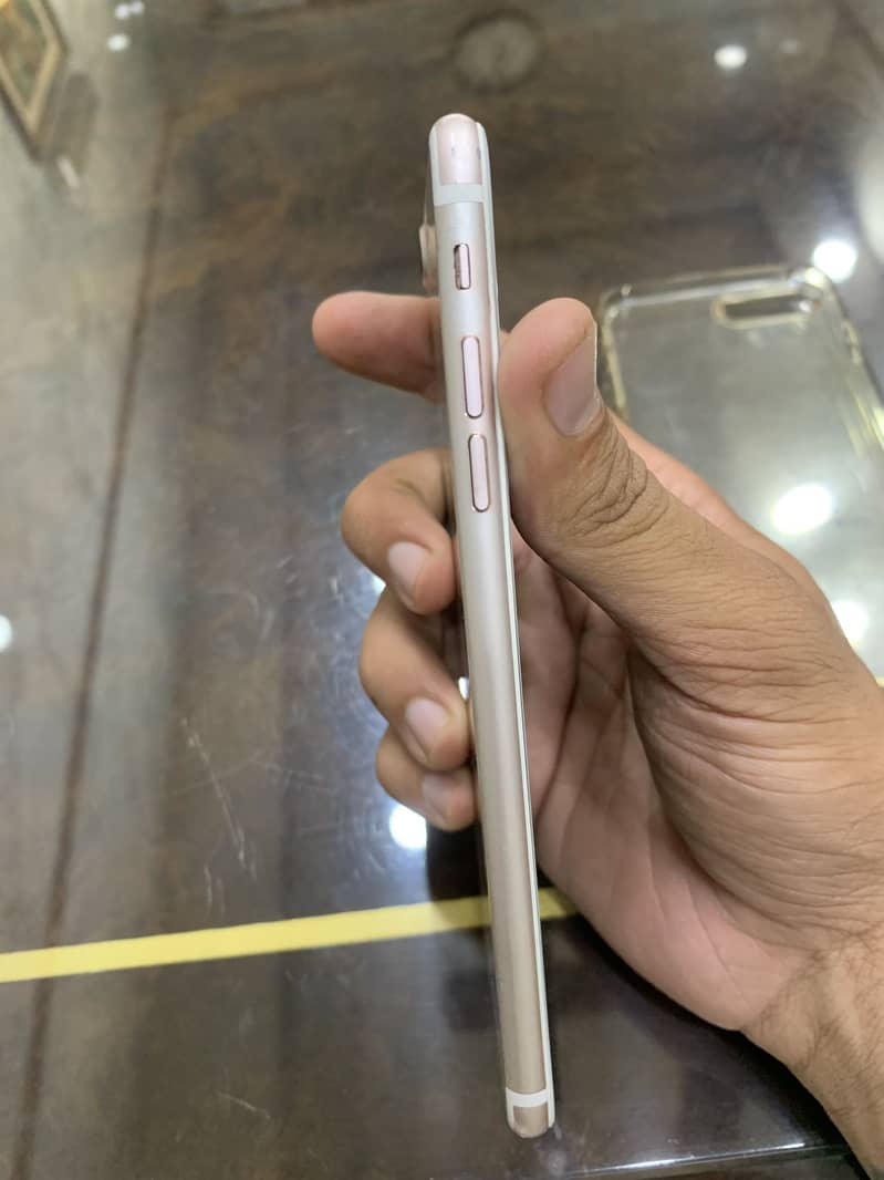 Apple iPhone 7 Plus 3