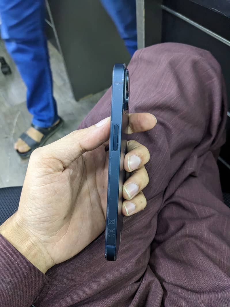 Apple iPhone 13 0