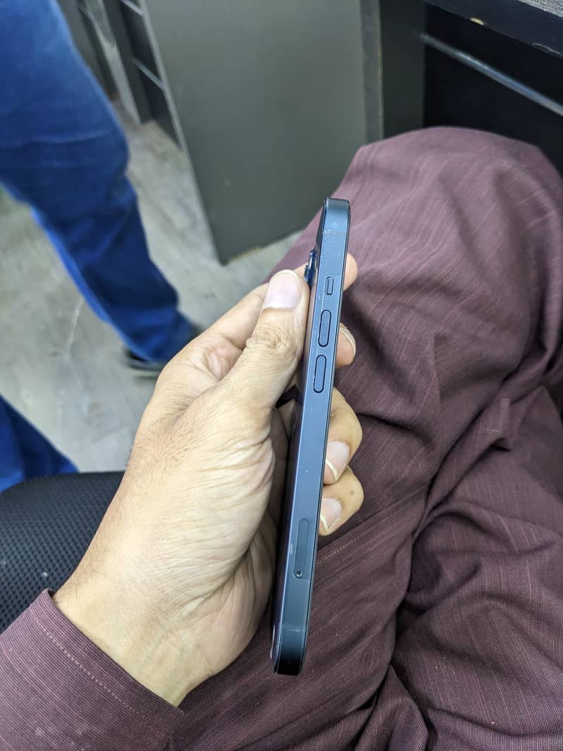 Apple iPhone 13 3