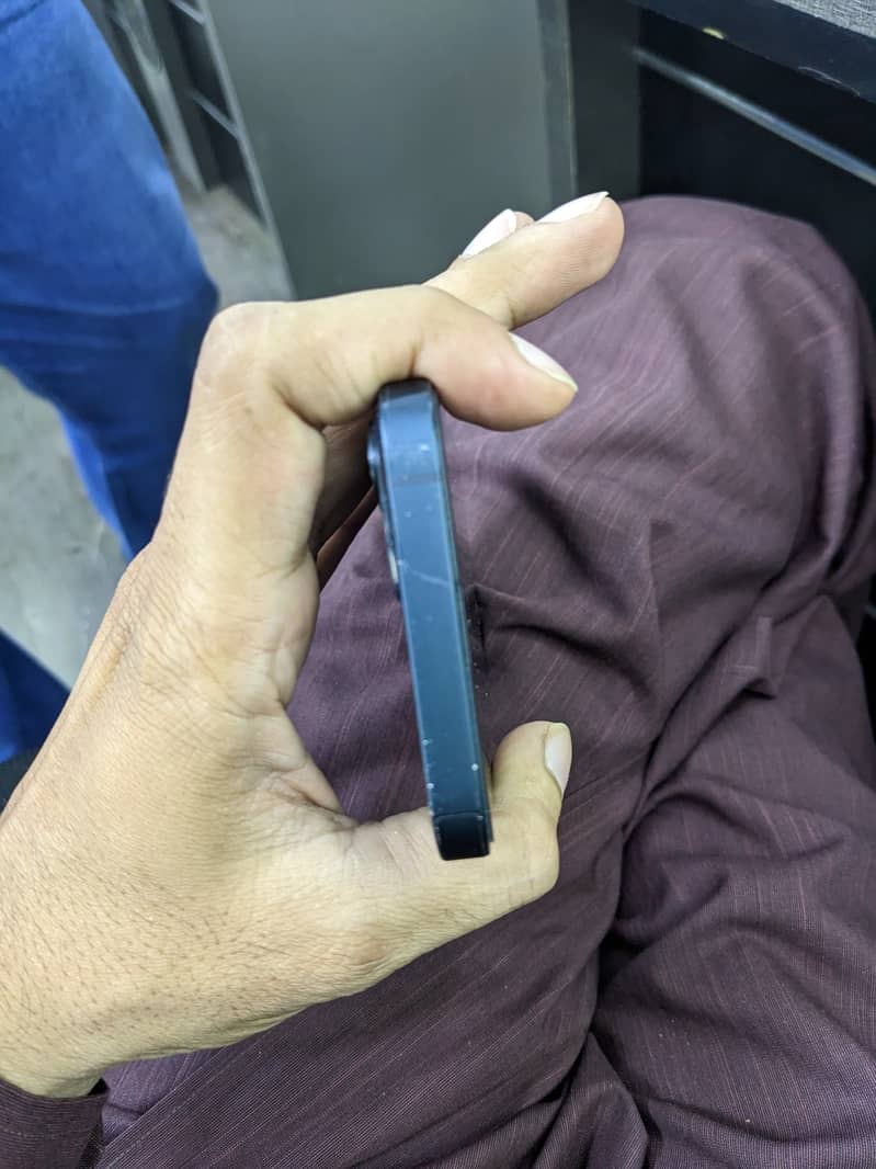 Apple iPhone 13 4
